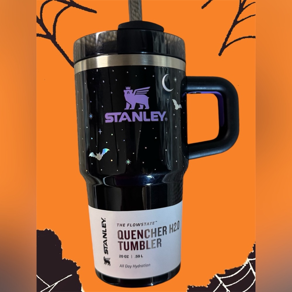 New 2025 Stanley Halloween Black Spellcast 20 oz Quencher H2.0 Tumbler